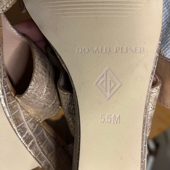 Donald Pliner Olive Wedge Sandals Size 5.5 Metallic Gold Rose - Picture 8 of 8